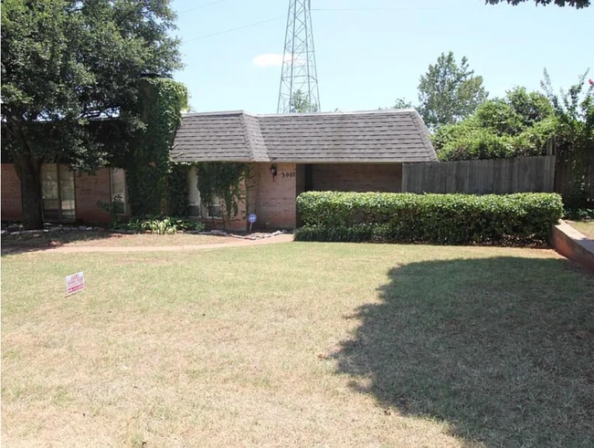 Photo - 3000 Rosewood Ln