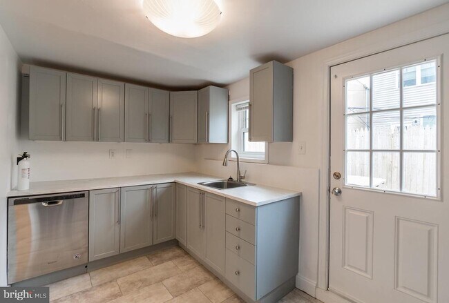 Photo - 1406 S Bouvier St