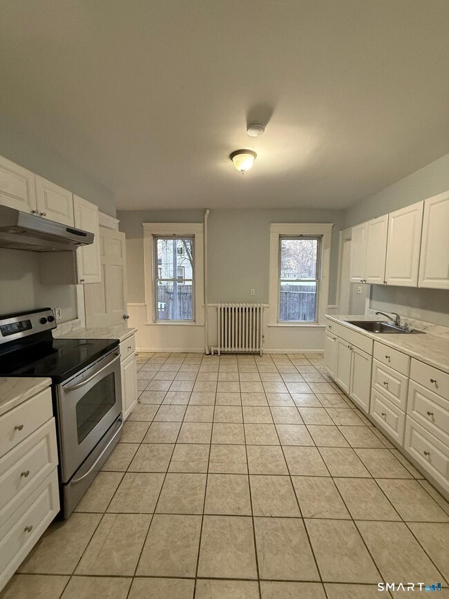 Building Photo - 256 Center St Unit 1