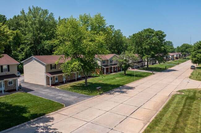 Photo - 133 Park Charles Blvd S Townhome