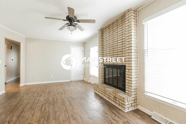 Photo - 3 Bedroom Pet-Friendly Home in Kansas City, MO with Main Street Renewal