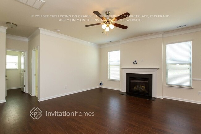 Photo - 457 Augustus Lane