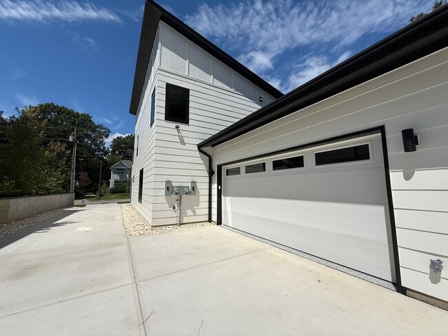 Photo - **OFFERING RENT PROMOTION FOR FIRST 6 MONT...