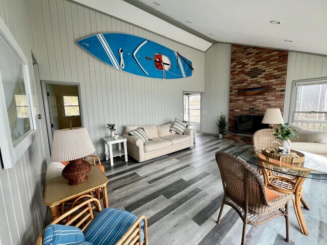 Photo - 1355 Watersedge Way