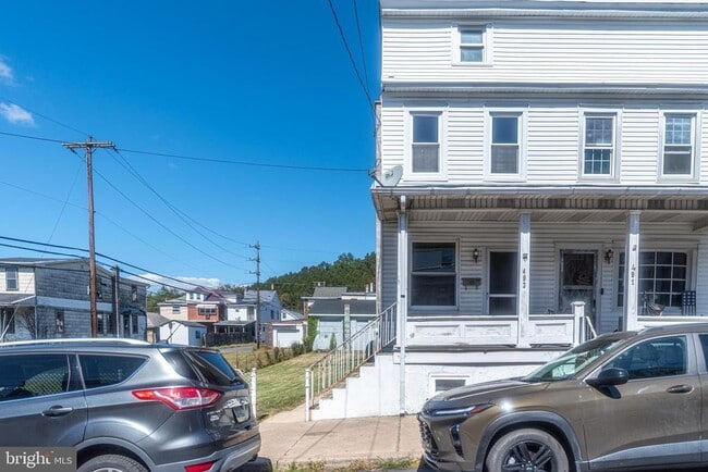 Building Photo - 493 W Saylor St Rental