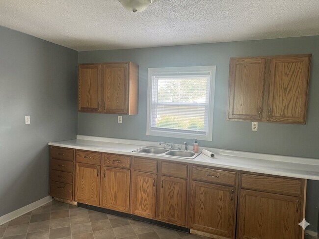Photo - 123 N E St