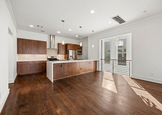 Photo - 5707 Schuler St