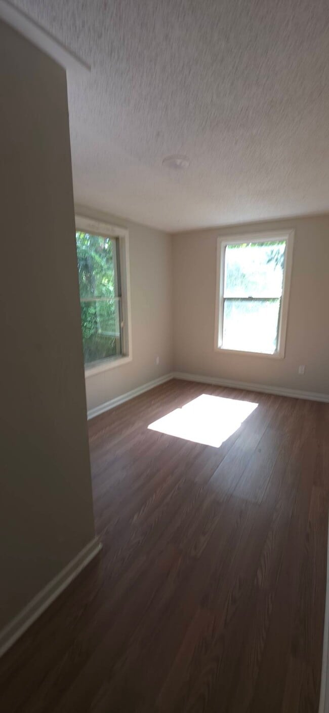 Photo - 1717 Sora St