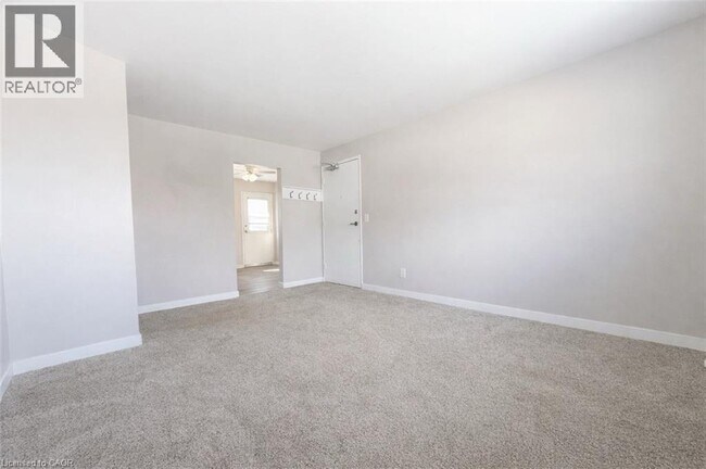 Photo - 10 Hungerford Rd Unit 5