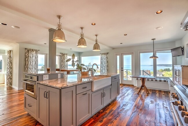 Photo - Stunning North Beach 4 bedroom, 3.5 bath with breathtaking view.