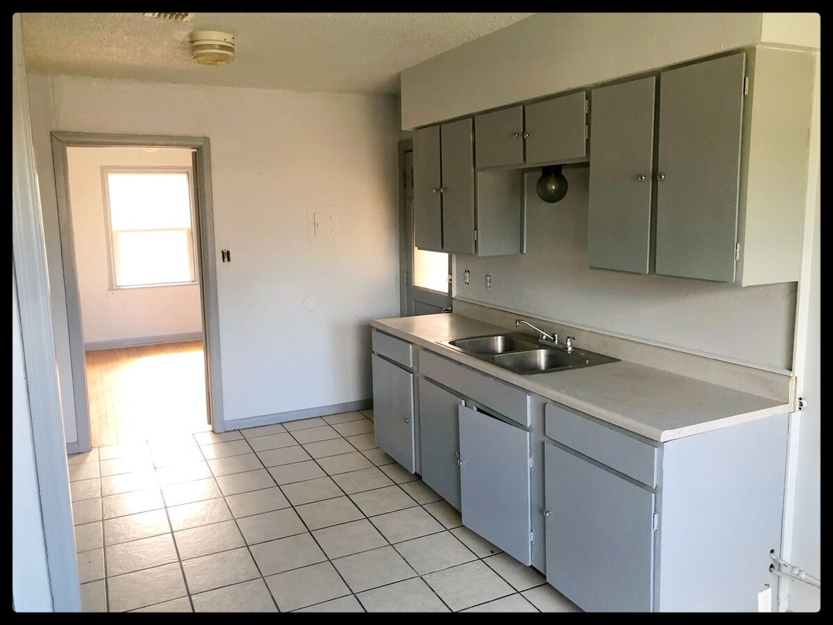 Photo - 1000 S Lamar St