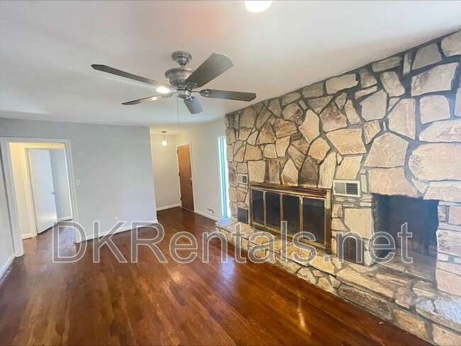 Photo - 481 Virginia Pl SE