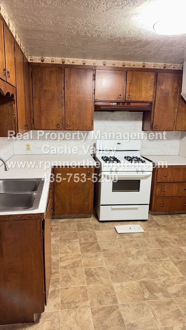 Photo - Beautiful 5 Bedroom Home in Lewiston available NOW!
