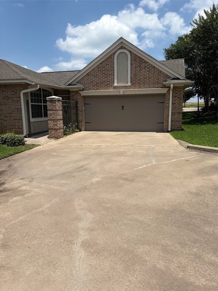 Photo - 359 Stone Hill Dr