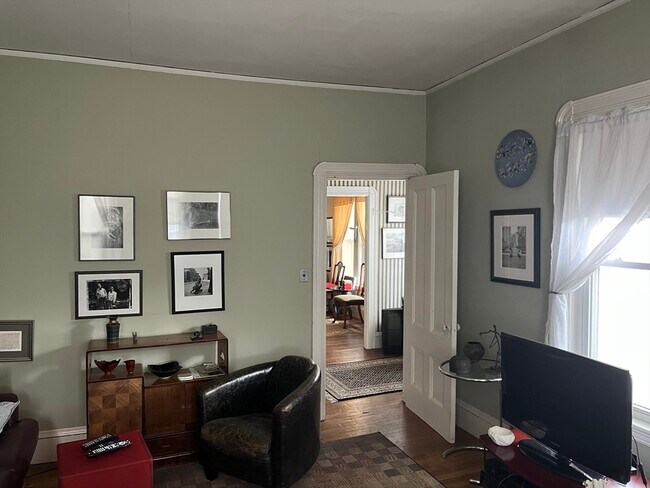 Photo - 231 River St