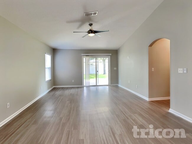 Photo - 621 Birchbark Trail