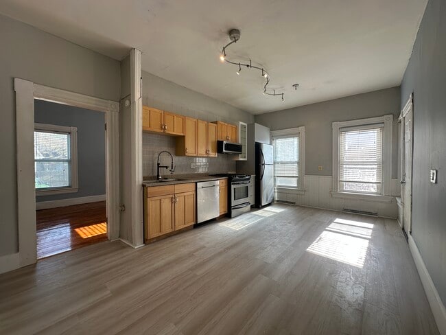 Building Photo - 78 Ring St Unit 1