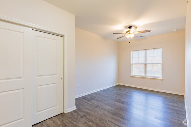 2Br, 2Ba, 845 Sqft