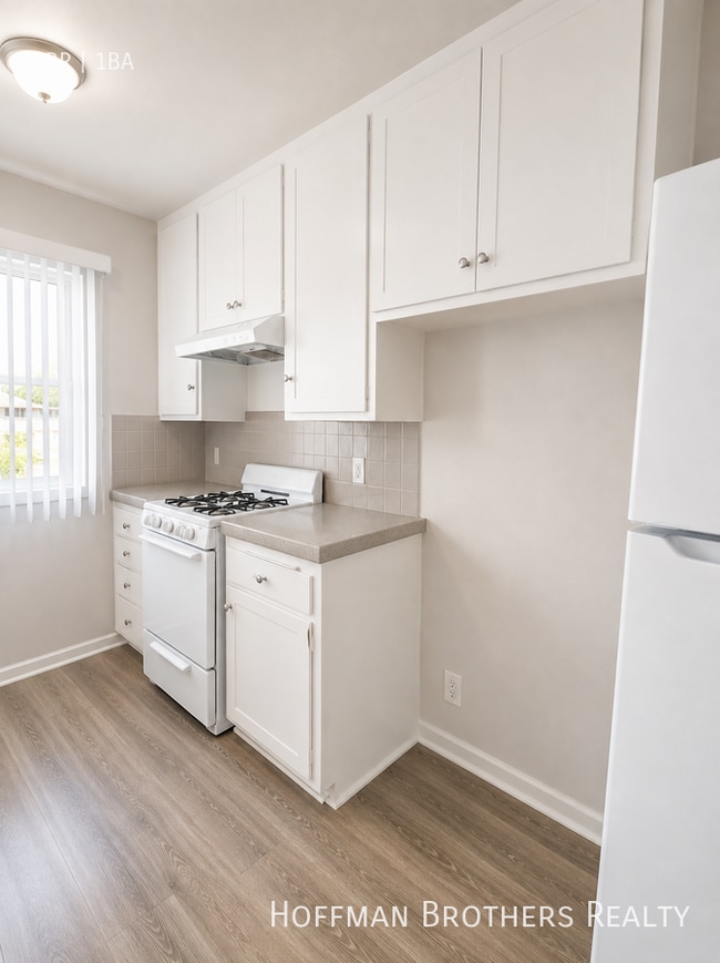 141 N Hamilton Dr Unit D