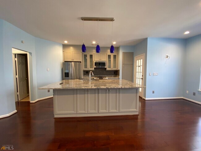 Photo - 5760 Terremont Cir