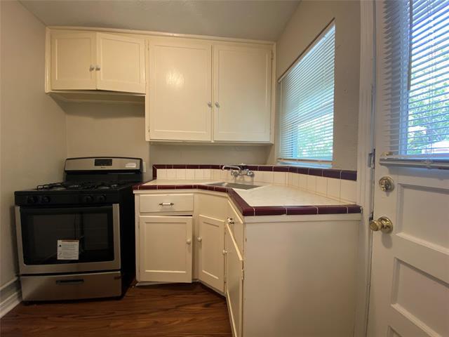 Photo - 904 Denton St