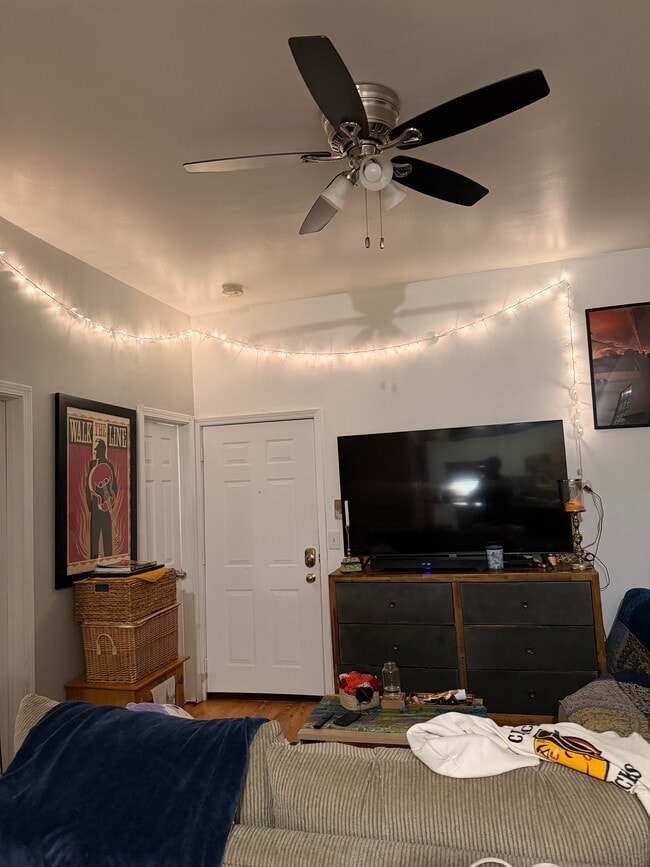 Photo - 2321 W Belmont Ave Unit 2R