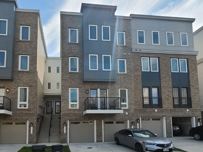 Building Photo - Luxury 4-Level Condo TH in Rippon Landing