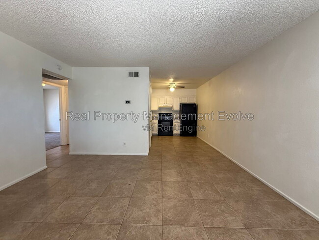 Photo - 1905 N Center St Unidad 1