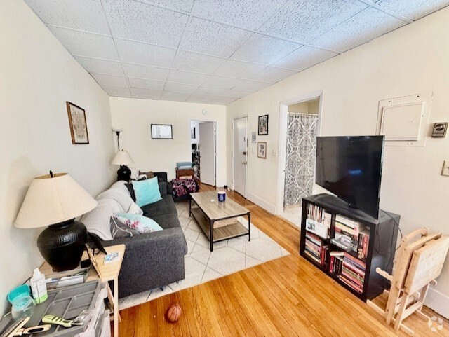 Building Photo - 176 Endicott St Unit 2 Rental