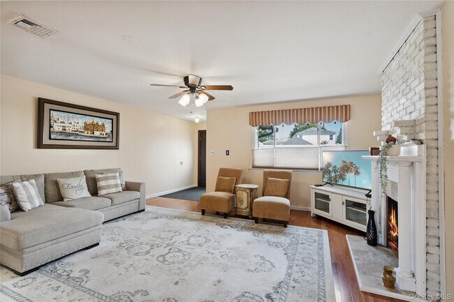 Photo - 88 E Valley Stream Blvd Unit 7