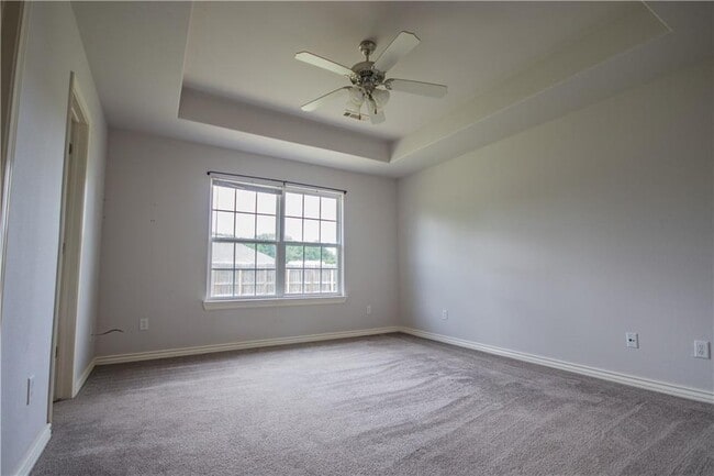 Photo - 325 Washburn Dr