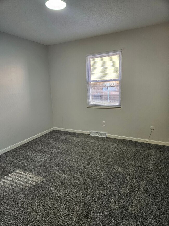 Photo - Nice 1Br/1Bath Apartment For Rent Unit Apt #33