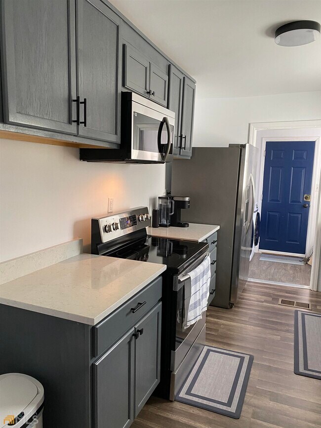 Photo - 466 Pegg Rd SW