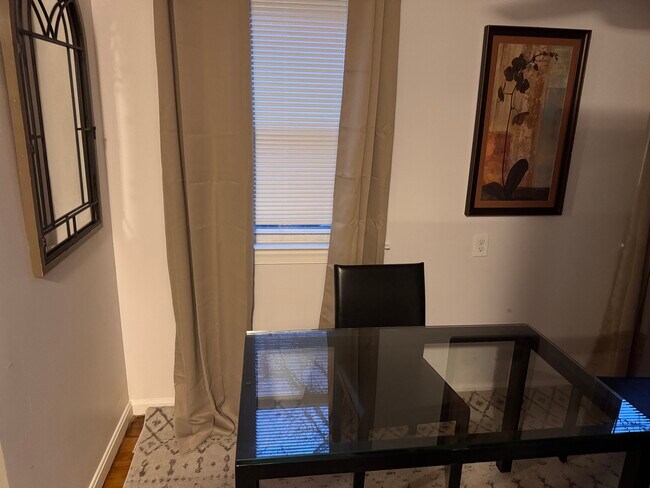 Photo - 1110 16th St NE