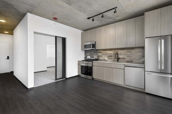 Building Photo - 1440 W Randolph St Unit 908