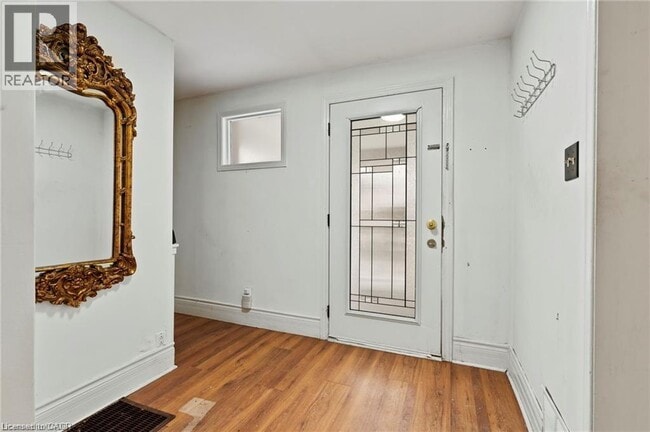 Photo - 5292 Bridge St