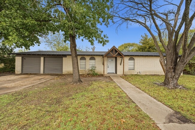 Building Photo - 917 Susan St