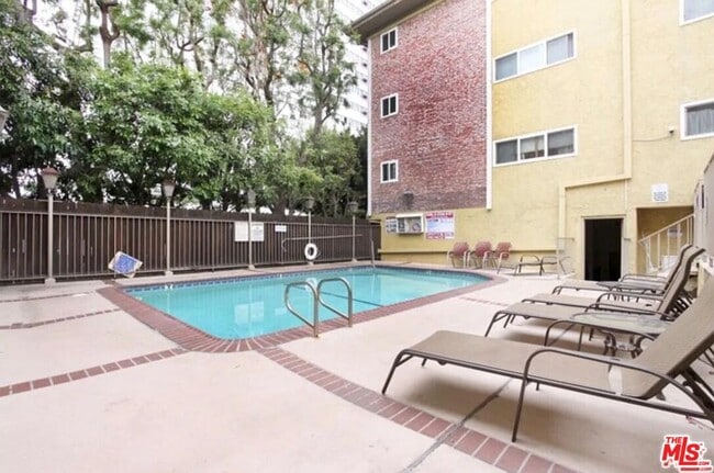 Photo - 1262 S Barrington Ave Unidad 203