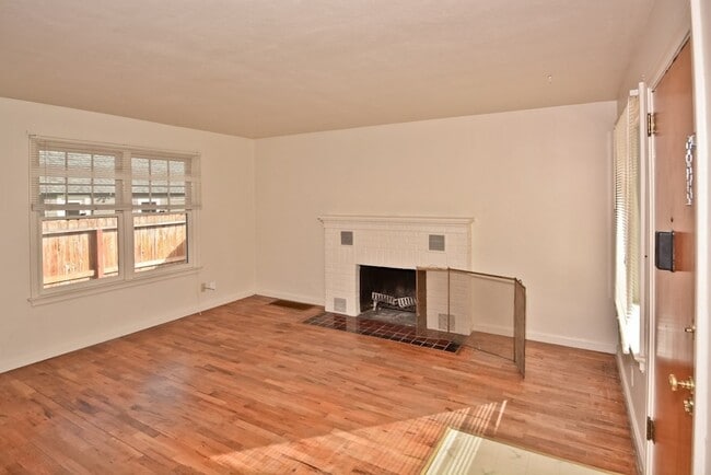 Photo - 1714 Heron St