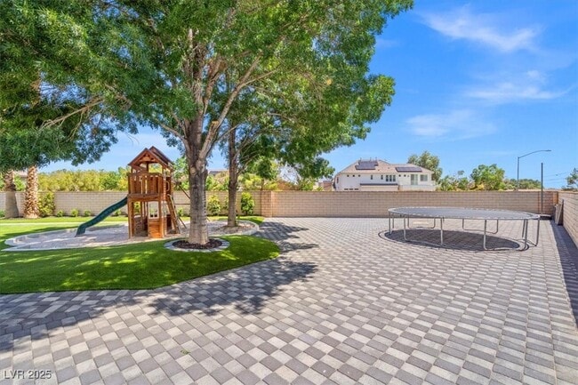 Building Photo - 8000 Silver King Dr Rental