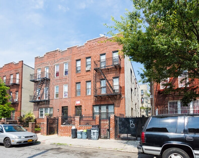 Photo - 299 E 54th St Apartments