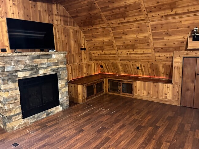 Photo - 324 Messenger Rd