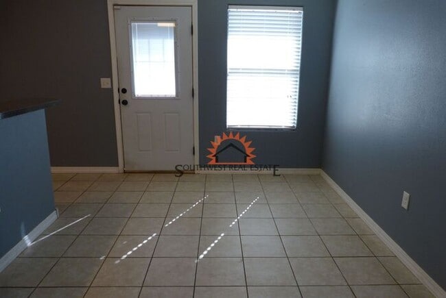 Photo - Spacious- 2 bedroom 2.5 bath 1 car garage apartment