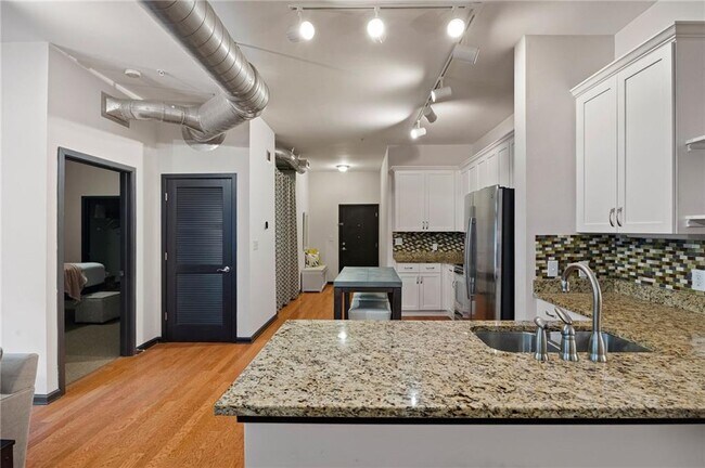 Photo - 5300 Peachtree Rd Unit 0501