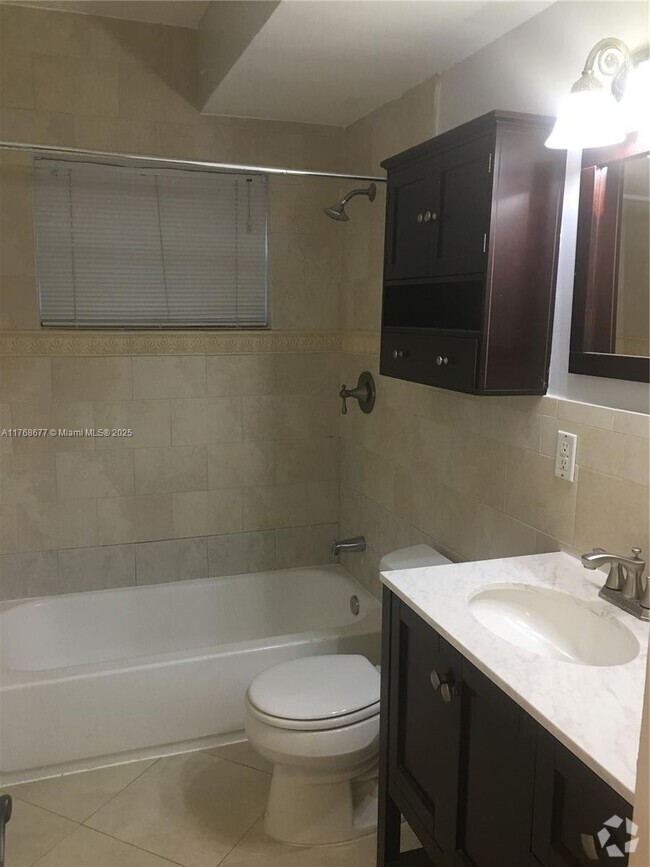 Building Photo - 125 Edgewater Dr Unit 2 Rental