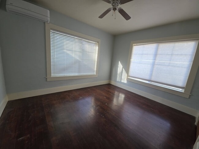 Photo - 715 Douglass St