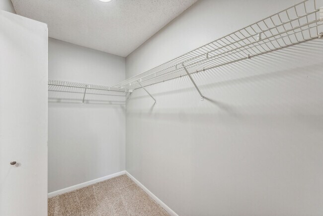 Closet-2 Bedroom Garden
