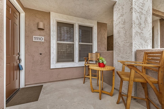 Building Photo - 15221 N Clubgate Dr Unit 1110