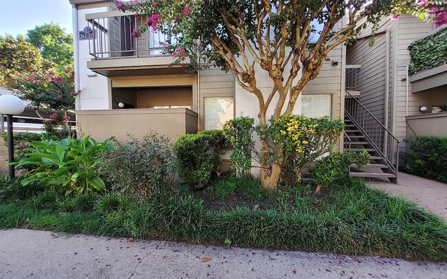 Building Photo - 10051 Westpark Dr Unit 261