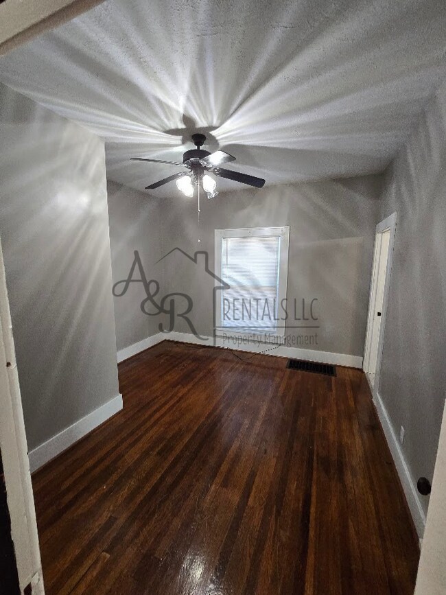 Photo - 103 E 17th St